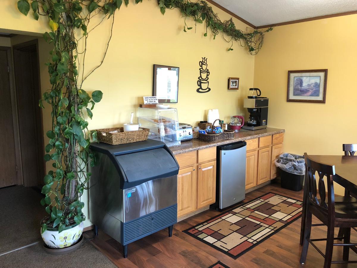 Arbor Inn Of Historic מרשל מראה חיצוני תמונה